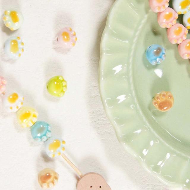 Fiasrel Colored glazed cat paw ceramic beads