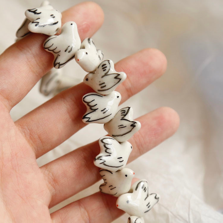 Fiasrel Hand-painted pigeon ceramic beads