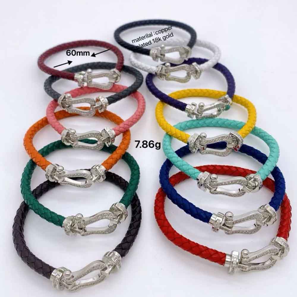 Fiasrel A horseshoe-studded studded woven bracelet