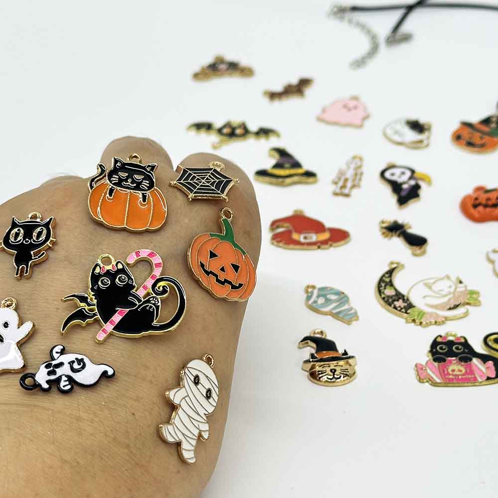 Fiasrel 10/20/30/40/100pcs Random Mix Halloween Charm Pendant Set - Ghost Wizard Pumpkin Bat Spider Pendants for DIY Jewelry Necklace Bracelet Making Jewelry DIY Supplies