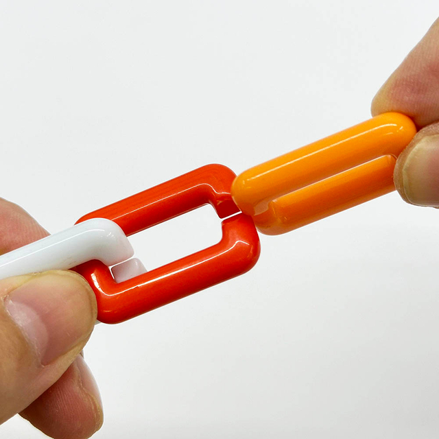 Fiasrel 50pcs Assorted Colors Acrylic Chain Links Rectangular Open Loops Acrylic Creative Chain Keychain for DIY Mobile Phone Chain Keychain Pendant Jewelry Making Craft Supplies