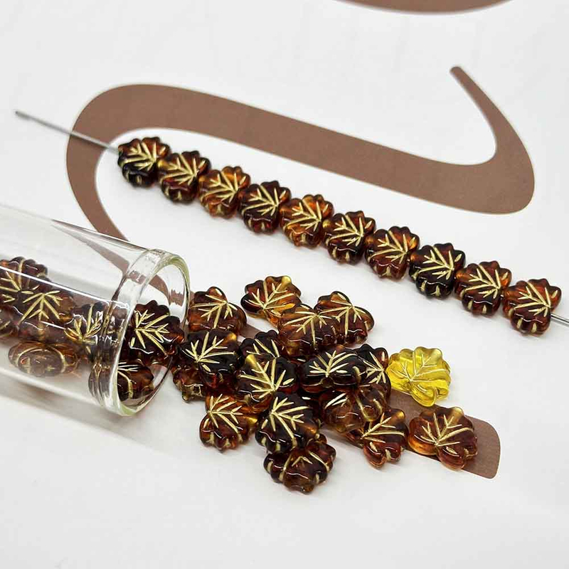 Fiasrel 30/50/100pcs 3D Acrylic Gold Plated Tree Leaf Beaded Charms Vintage Amber Sketch Golden Leaves Acrylic Beads for DIY Jewelry Making Necklace And Bracelet Accessories