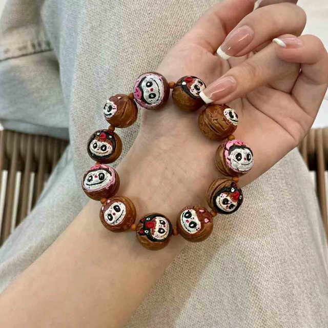 Fiasrel Hand-carved Peach Pit Bead Artisan Bracelet