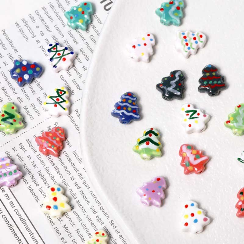 Fiasrel Hand-painted ceramic beads for cartoon Christmas trees