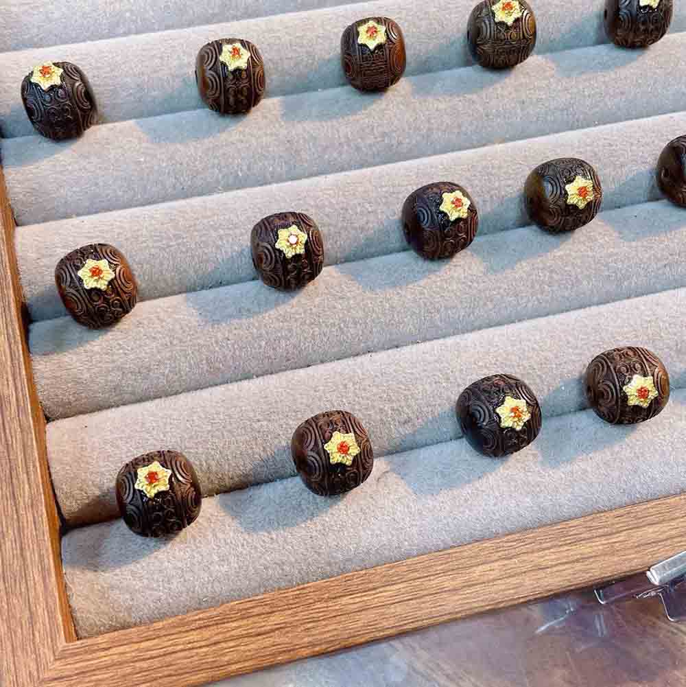 Fiasrel Silver-gilded agarwood patterned beads