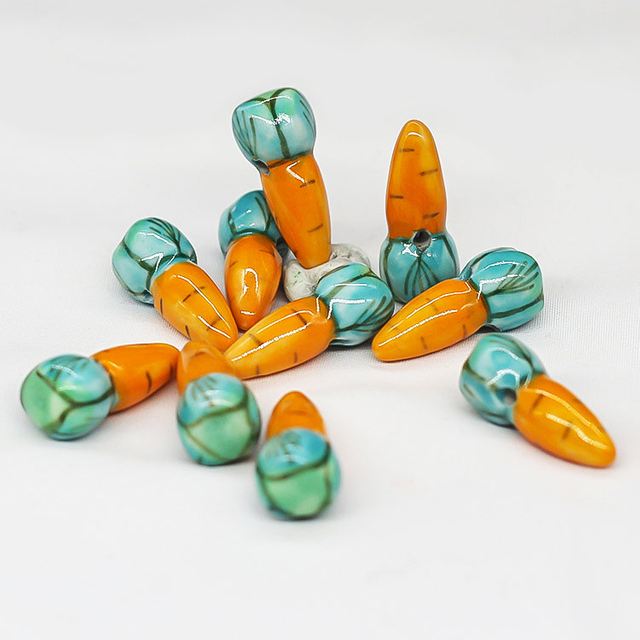Fiasrel Hand-painted ceramic carrot beads