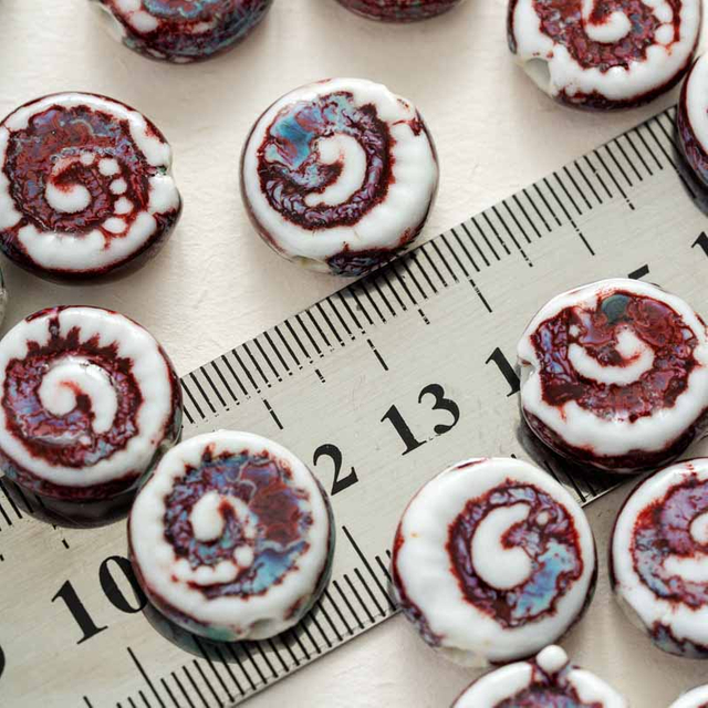 Fiasrel Snail-patterned Empress ceramic beads