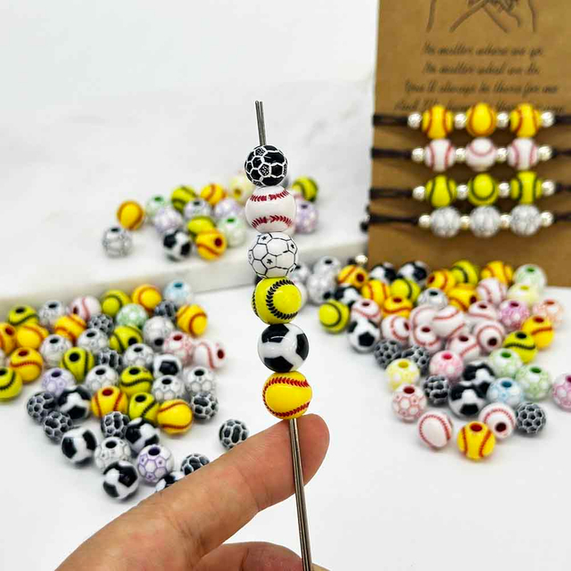 Fiasrel 50pcs Mixed Sport Series Softball Basketball Baseball Football Acrylic Beads Fashion Mixed Sports Ball Acrylic Beads for Bracelet Necklace Keychain Bag Charms Jewelry Making Craft Supplies