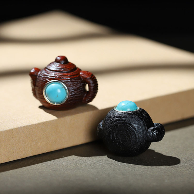 Fiasrel A teapot inlaid with agarwood