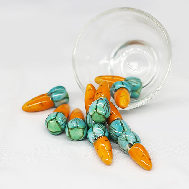 Fiasrel Hand-painted ceramic carrot beads