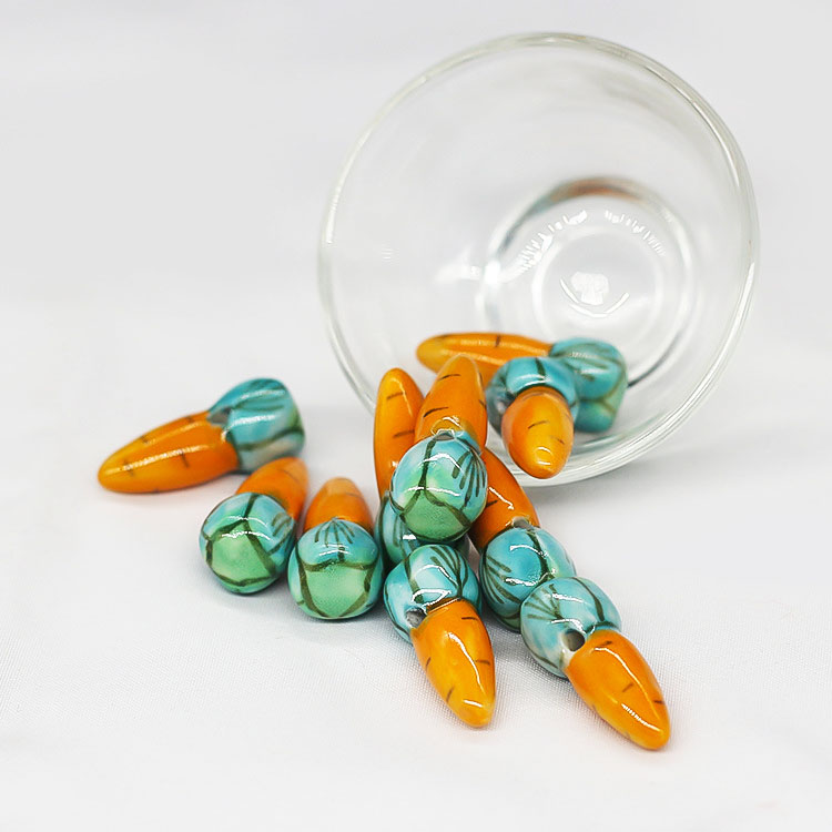 Fiasrel Hand-painted ceramic carrot beads