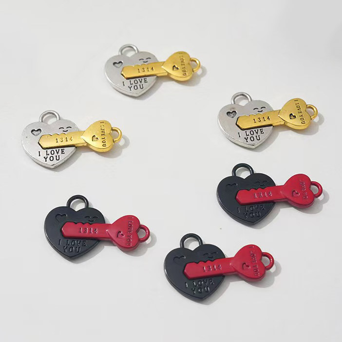 Fiasrel 5pcs Alloy Valentine Day Trendy Fashion Heart Key Magnetic Charms Pendants Beads