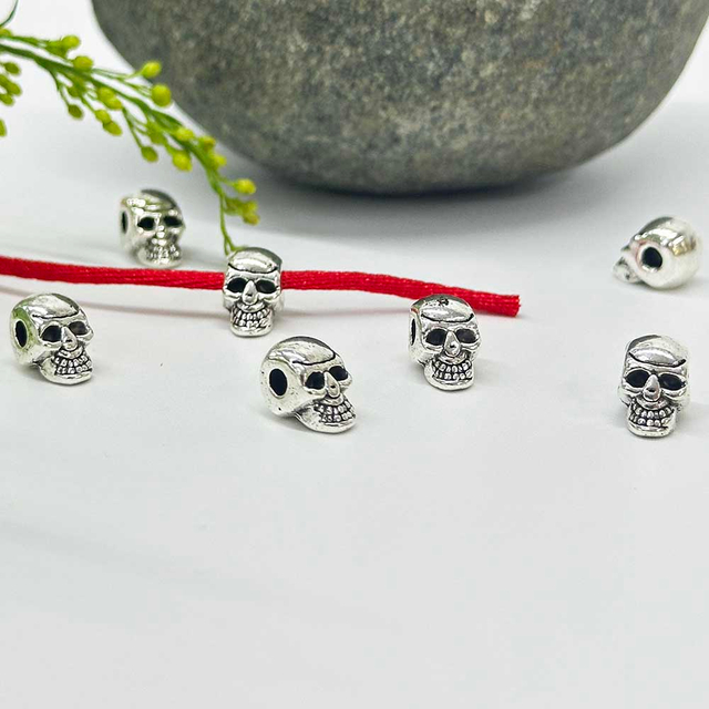 Fiasrel 10/20/50pcs Zinc Alloy Vintage Halloween Silvery Skull Beads for DIY Jewelry Making Bracelet Necklace Supplies
