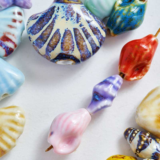 Fiasrel Multicolored shell ceramic beads