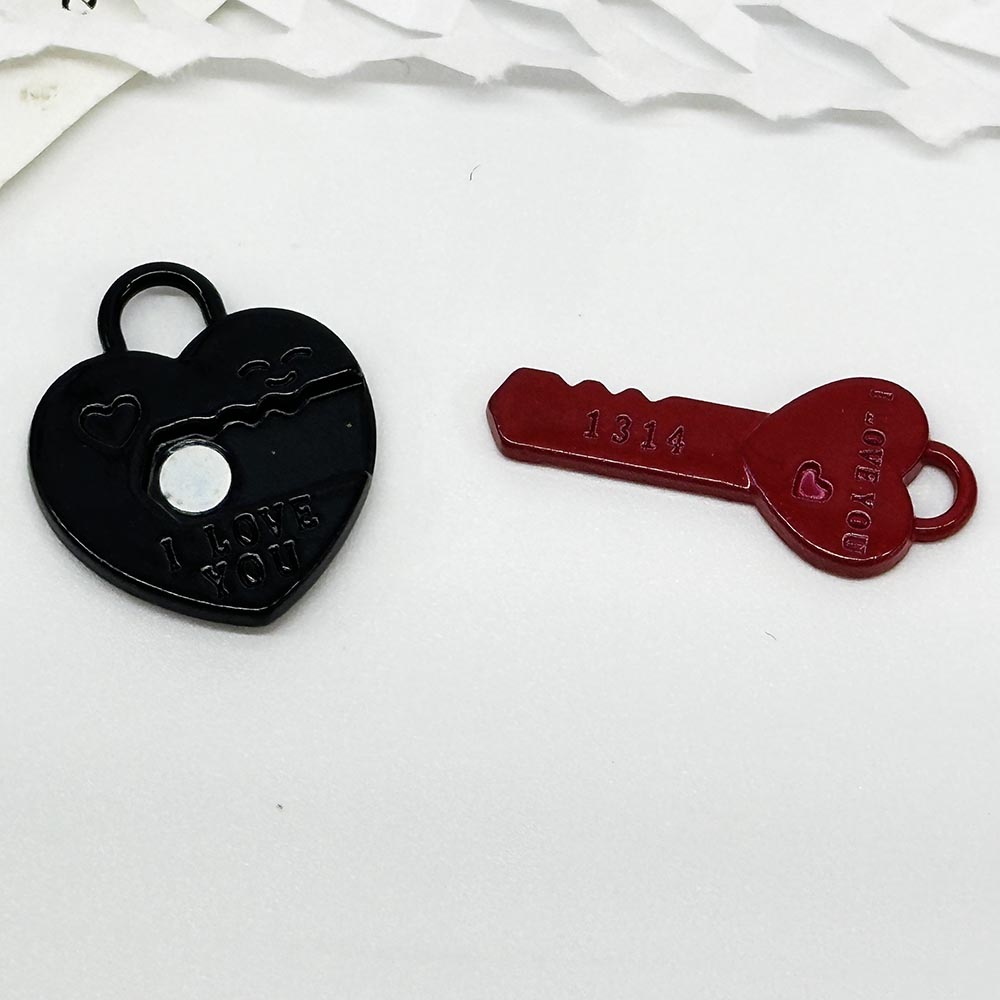 Fiasrel 5pcs Alloy Valentine Day Trendy Fashion Heart Key Magnetic Charms Pendants Beads