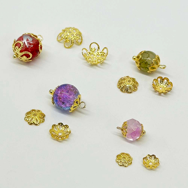 Fiasrel 50pcs 18K Gold-Plated Brass Filigree Bead Caps DIY Beading Charms Flower Cap Beads Hollow Floral Alloy Spacer Beads for DIY Jewelry Making Bracelet Necklace Earring Craft Accessory Supplier