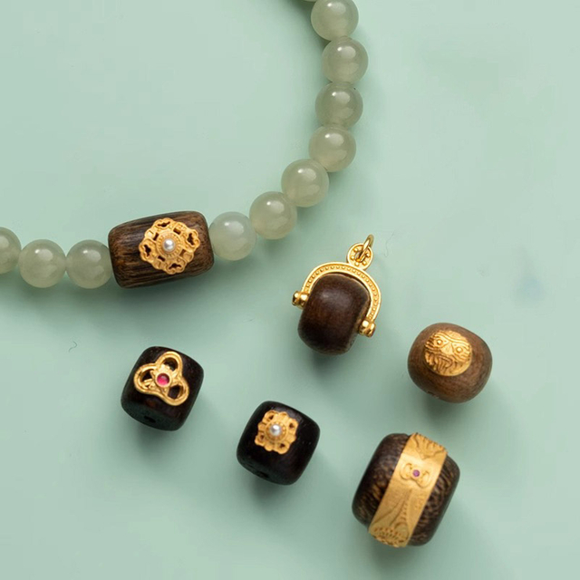 Fiasrel Sand-gold diamond-encrusted agarwood beads