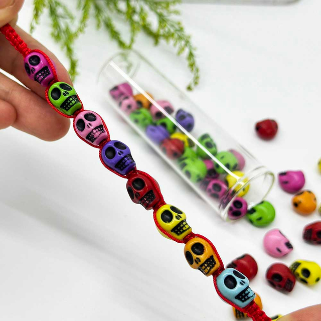 Fiasrel 50/100/150/200pcs Halloween Themed Multicolor Skeleton Beads Colorful Acrylic Skull Beads for DIY Jewelry Making Keychains Bracelets Necklaces Crafts Earrings Handcrafted Accessories