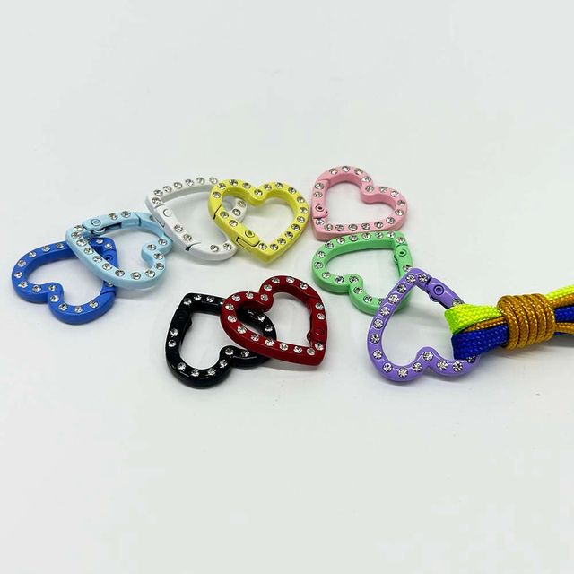 Fiasrel 10pcs Multicolor Metal Glossy Keychain Link Heart-shaped Keychain Spring Keyring Trigger Clasp for Crafts DIY Keychain Jewelry Key Ring Holder Making Supplies Accessories