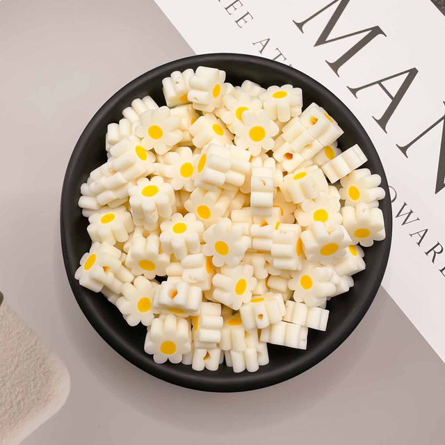 Fiasrel 30pcs Small Daisy soft clay beads