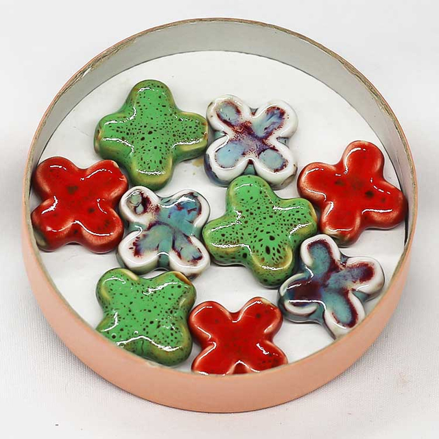 Fiasrel Colored flat square ceramic beads
