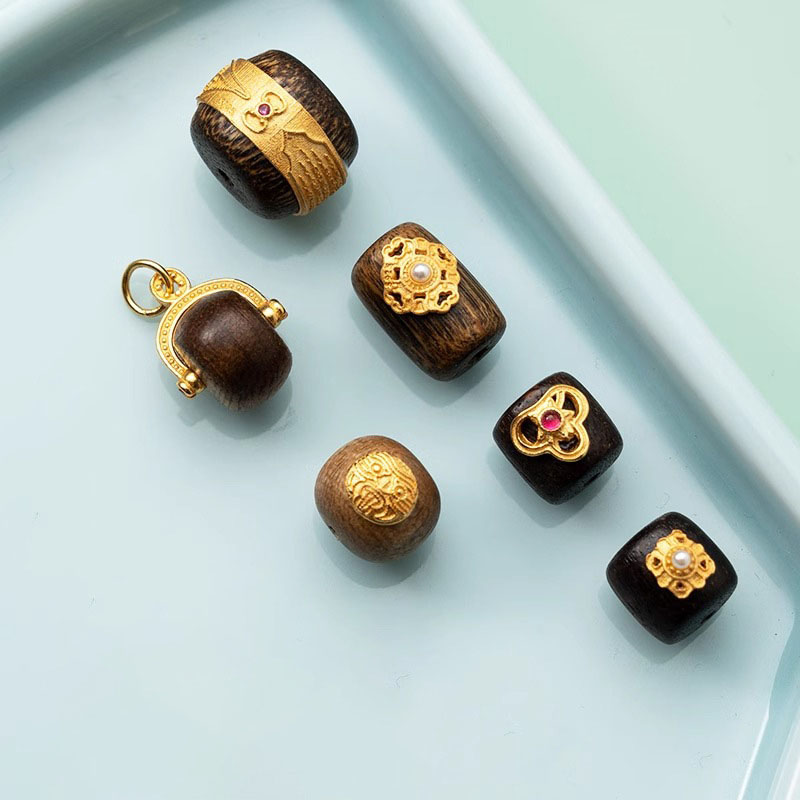 Fiasrel Sand-gold diamond-encrusted agarwood beads
