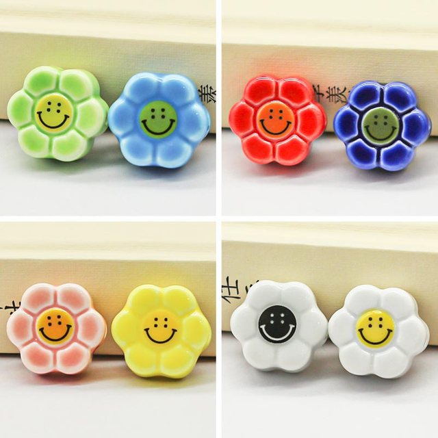 Fiasrel Colorful daisies with big smiling faces ceramic beads