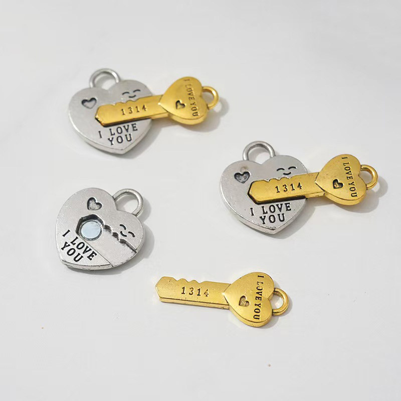 Fiasrel 5pcs Alloy Valentine Day Trendy Fashion Heart Key Magnetic Charms Pendants Beads