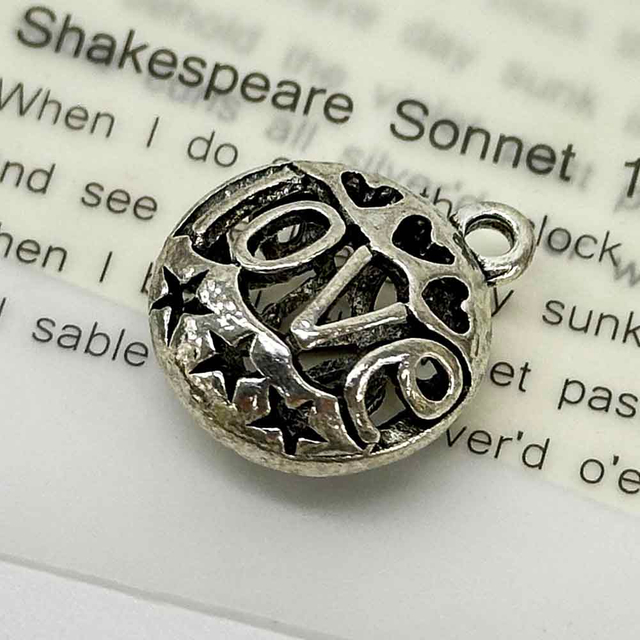 Fiasrel 10/50pcs Antique Alloy Round Hollow Heart Star LOVE Pendant for Jewelry Making Pendant