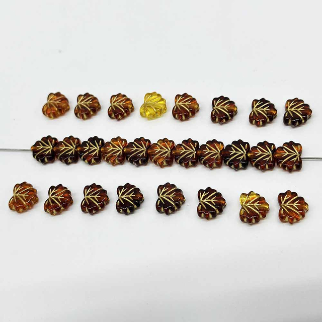 Fiasrel 30/50/100pcs 3D Acrylic Gold Plated Tree Leaf Beaded Charms Vintage Amber Sketch Golden Leaves Acrylic Beads for DIY Jewelry Making Necklace And Bracelet Accessories